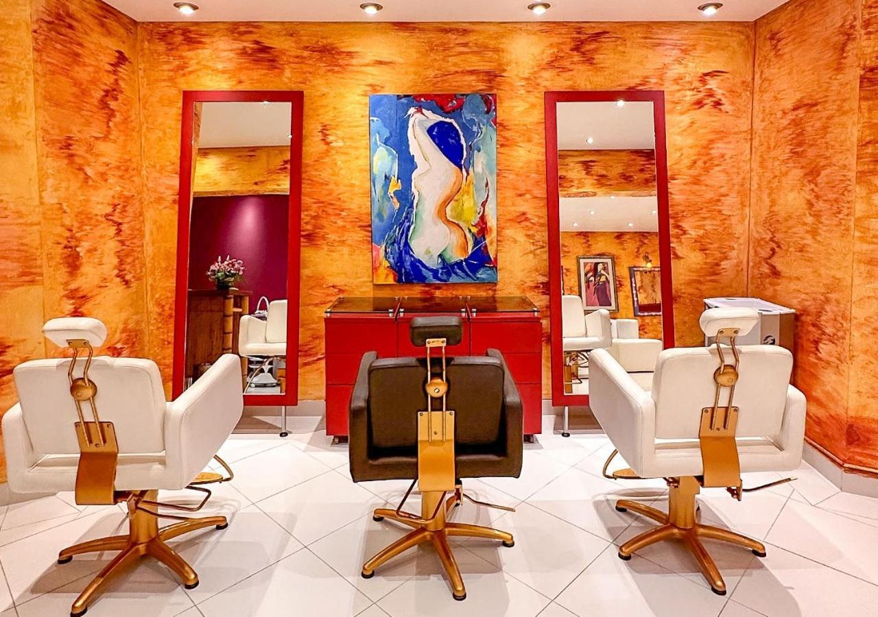 Dpny海滩水疗酒店 伊利亚贝拉 外观 照片 A hair salon in the United States