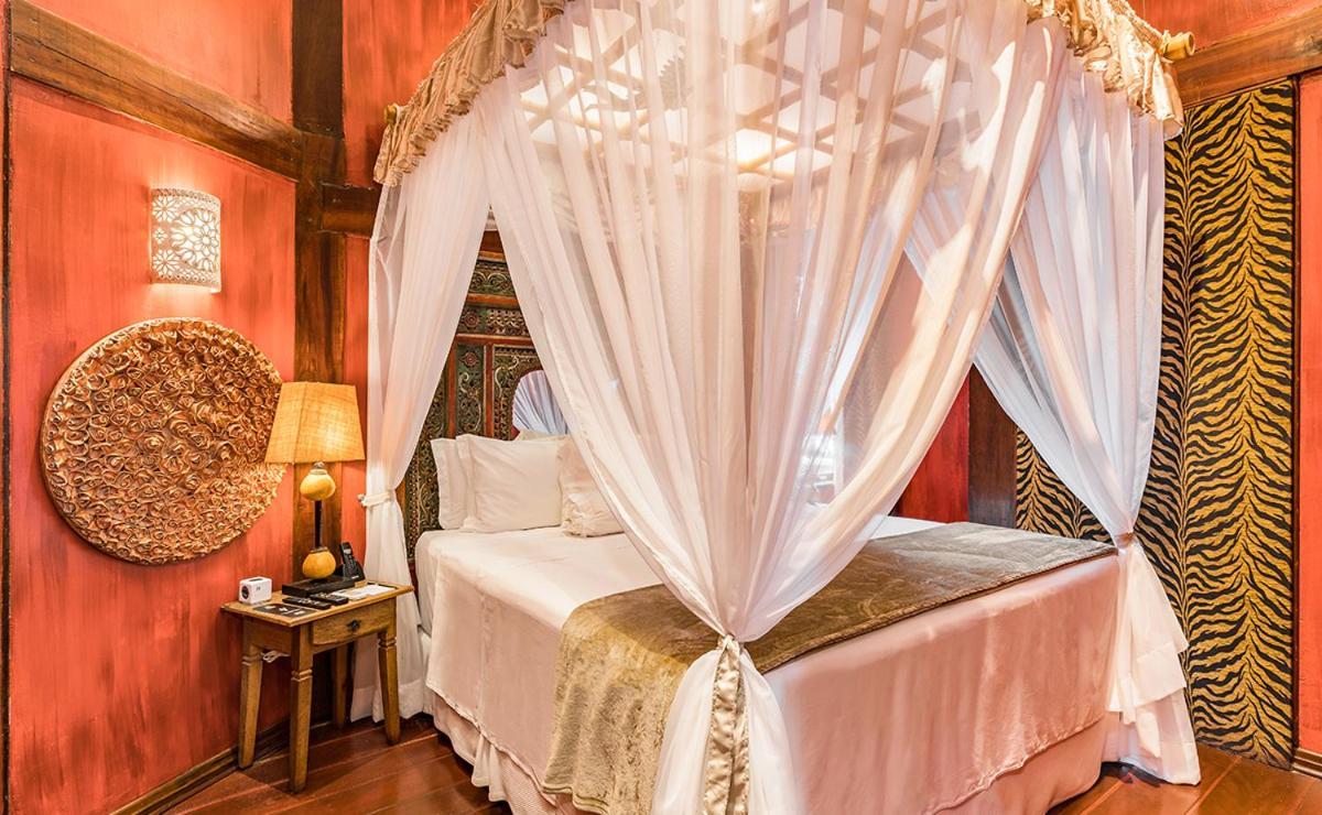 Dpny海滩水疗酒店 伊利亚贝拉 外观 照片 A mosquito net over a bed
