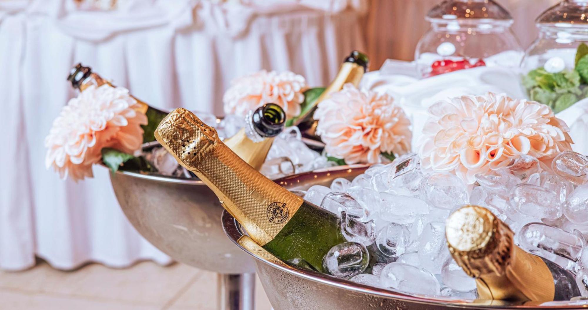 Dpny海滩水疗酒店 伊利亚贝拉 外观 照片 Champagne in a cooler